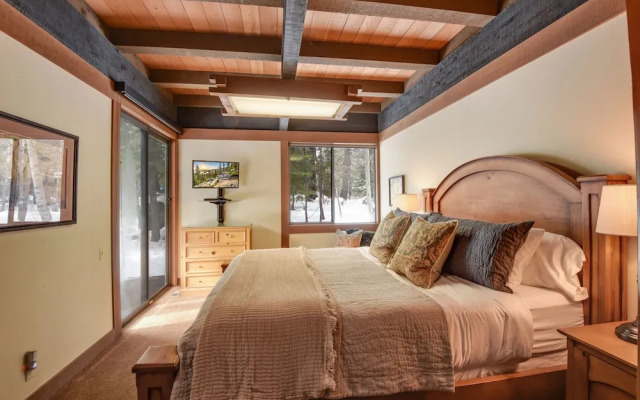 Joy on the River Stunning Waterfront Home for 10