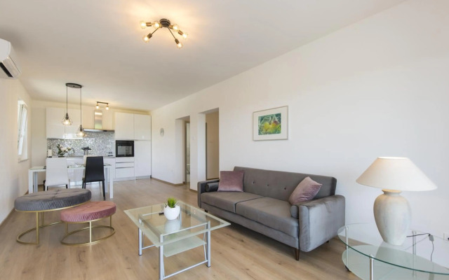 Apartment Mirna with Swimming Pool