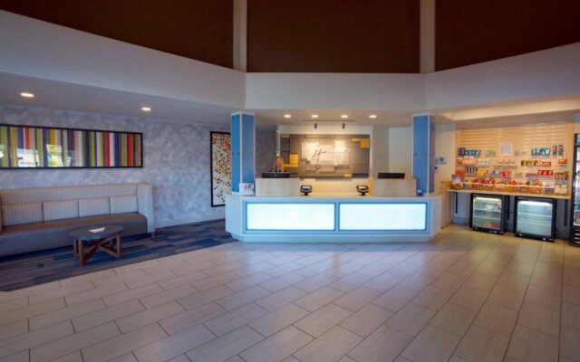 Holiday Inn Express & Suites Canyonville