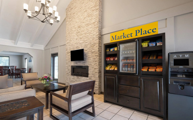 Days Inn by Wyndham College Park Airport Best Road