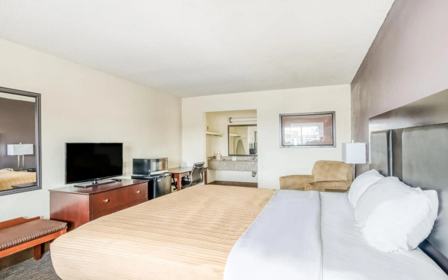 OYO Hotel Alexandria LA - Hwy 165