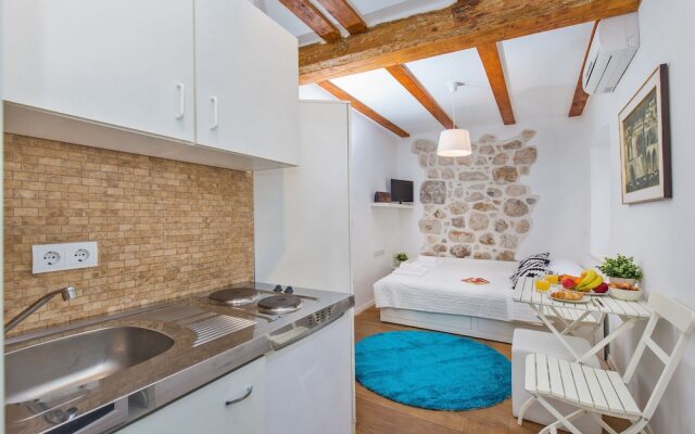 The Walls Studios by Irundo