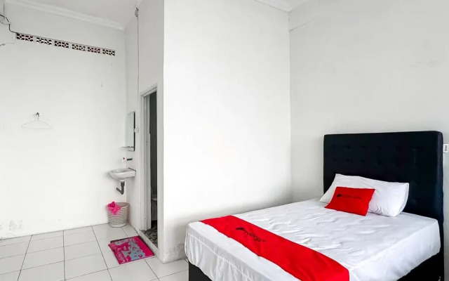 RedDoorz Syariah @ Neu Hostel Cisarua Lembang