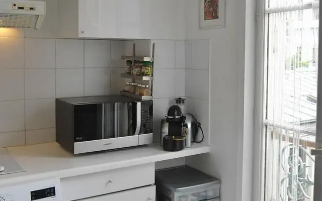 One Separated Bedroom Saint Sebastien