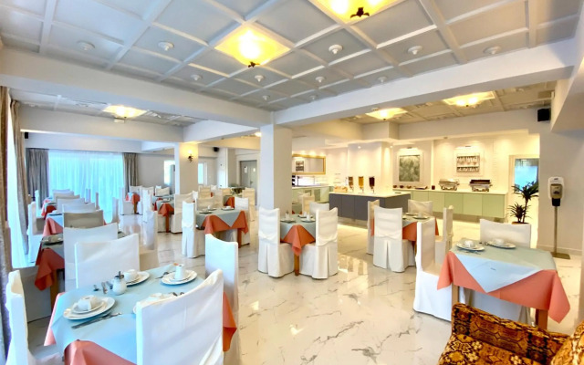 Hotel Paloma Blanca