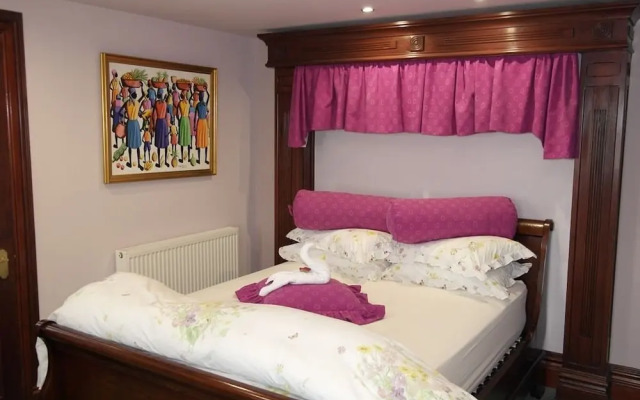 Little Red Rooster Rest and Spa