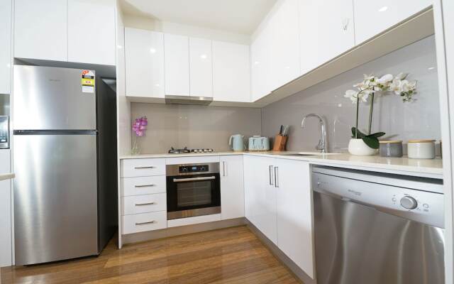 Preston Spacious 2-BRM Apt. Free-Parking