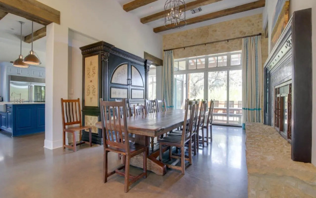 Pool & Covered Patios: Sprawling Austin Estate!