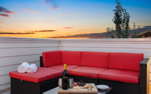 Sleek Home Near Old Town W/ Rftp Hot Tub & Mtn Views