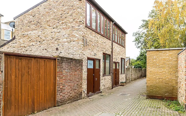 Modern & Airy 2-bed Gem in Trendy Stoke Newington