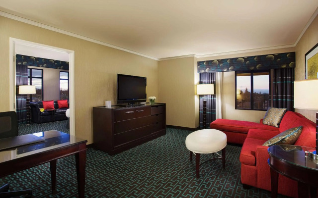 Juniper Hotel Cupertino, Curio Collection by Hilton