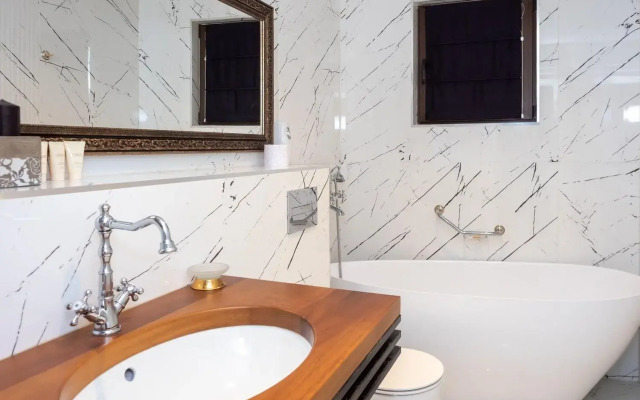 Paradise Center Apartment 2