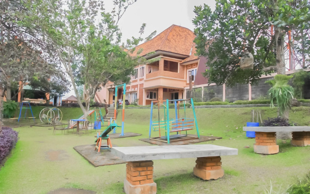 Urbanview Hotel Syariah Insani Cisarua Puncak
