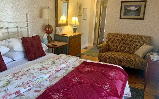 The Buttonwood Inn on Mt. Surprise