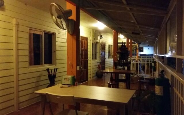 Jutharat Home