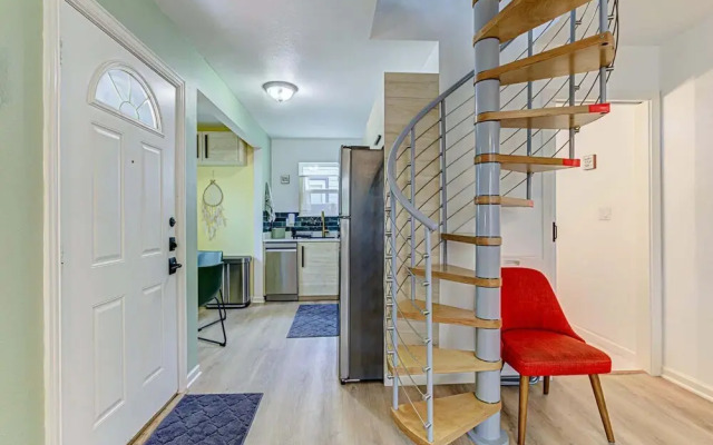 Garden Home Walkable to East Austin Eateries