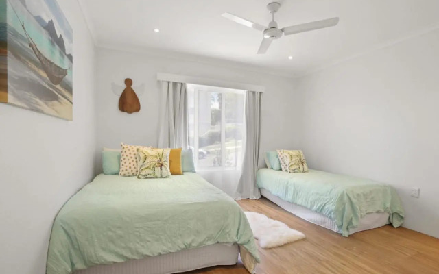 Beachcomber Unit 2 7 Dingle Ave