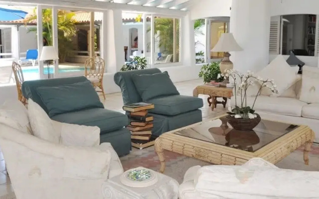 Villa Buttsbury House