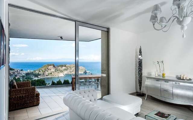 Exclusive Residence With Pool, Breathtaking Views on Taormina and on the sea