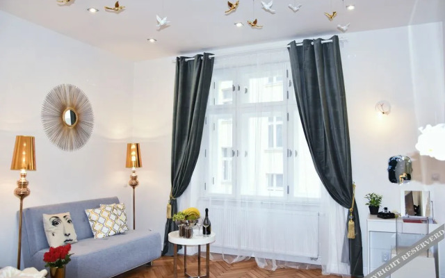 Old Town Jewel Apartments