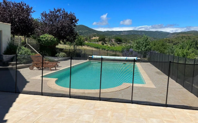 Villa With Private Pool and Jacuzzi