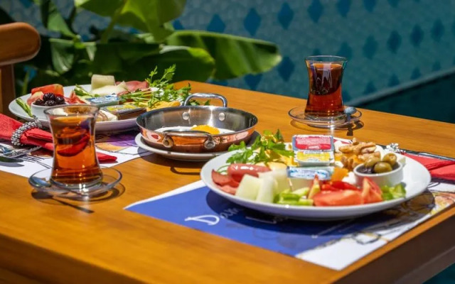 Dam Hotel Lara
