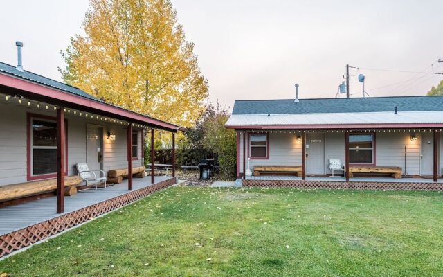 Pinedale Cozy Cabins