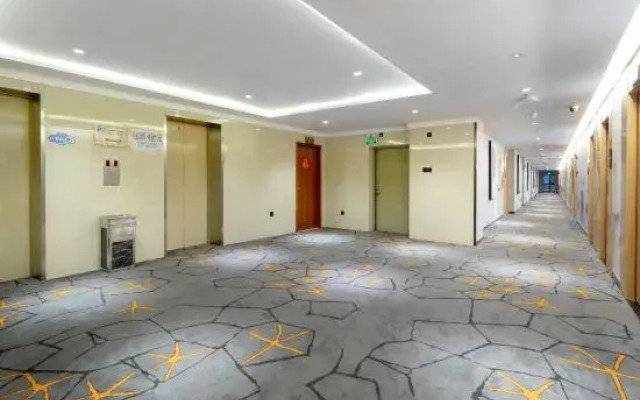 Xinyi Selection Hotel (Shenzhen Dongmen Store)