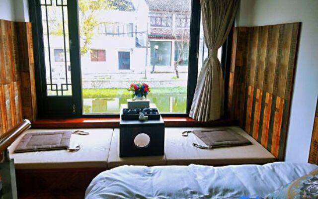 Tongli Qingyuan River View Holiday Inn