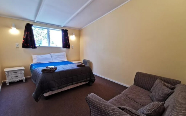 Parakai Geothermal Motel