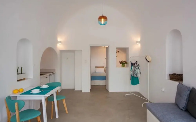 Finikia Oia Suites