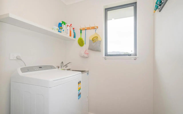 Manuka Lodge - Tairua Holiday Home