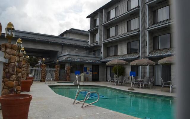 Yosemite Southgate Hotel & Suites