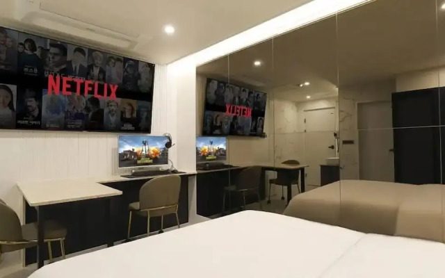 Rosy Hotel