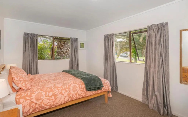 Surfscape - Whitianga Holiday Home