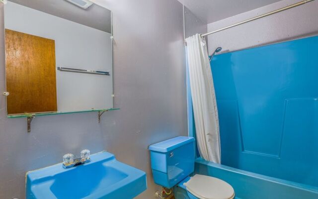 Love Hotels Tomahawk by OYO at Lake Mohawksin WI