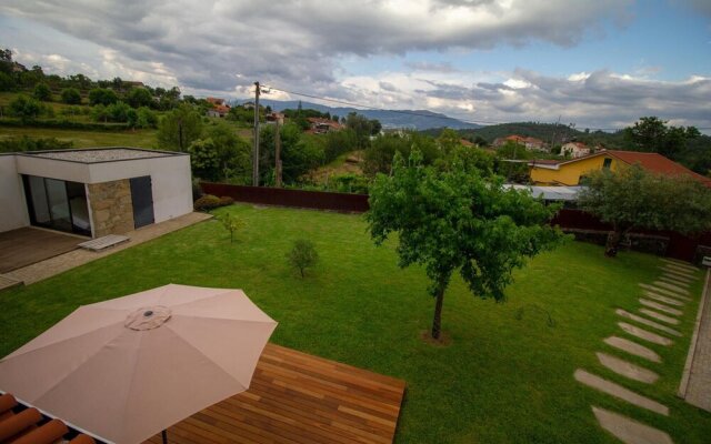 House with 3 Bedrooms in Gondiães, with Wonderful Mountain View, Enclosed Garden And Wifi