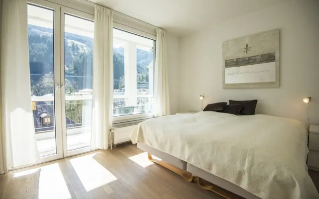 Spacious Apartment With Mountain View