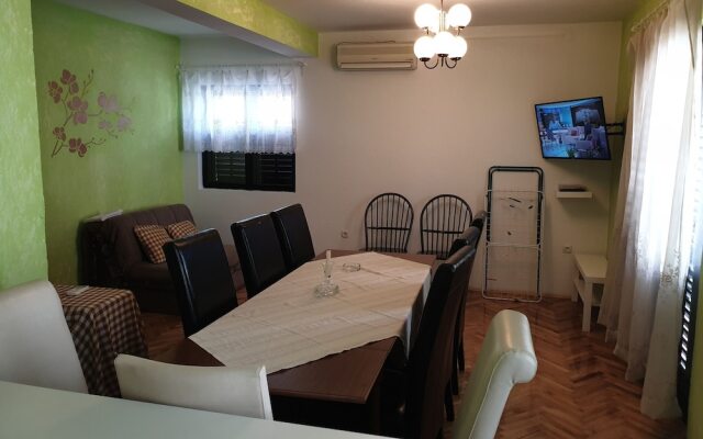 Apartment and Room Marica