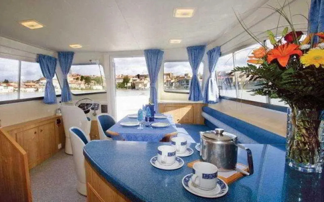 Le Boat Benson