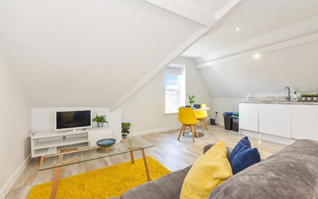 Wyndham Crescent- Stylish Apartment in Trendy Pontcanna