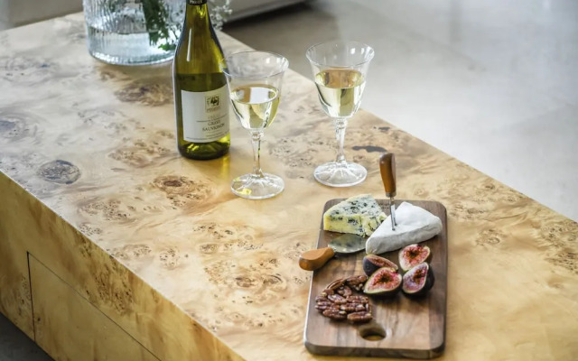 High end 2 BR w panoramic City view