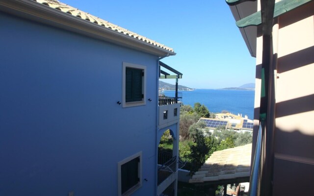 Charming 4-bed House in Nikiana