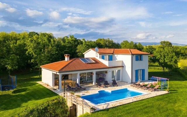 Villa in Nedešcina With Private Pool