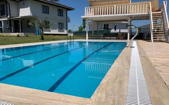 Villa Vadi-Isıtmalı havuzlu-Şömineli-Kış bahçeli-Tamamen Müstakil