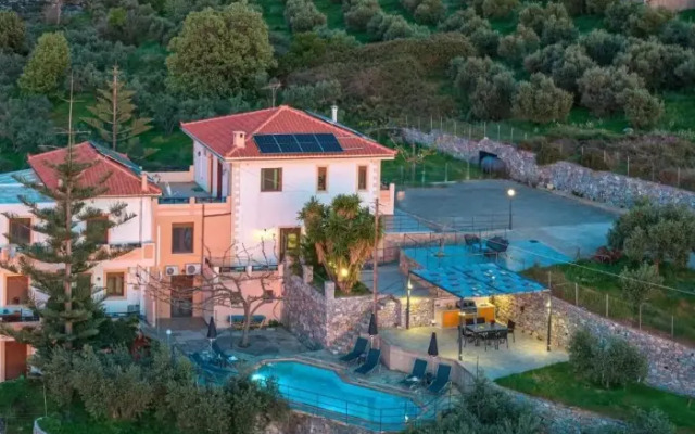 Chrisiis Villa