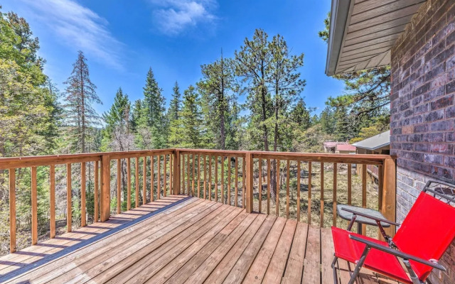 Cloudcroft Escape w/ Forest Views!