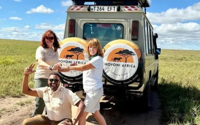 Moyoni Africa Lodge & Tours