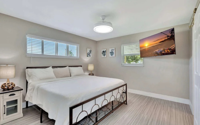 Sunshine Villa w/ Private Pool