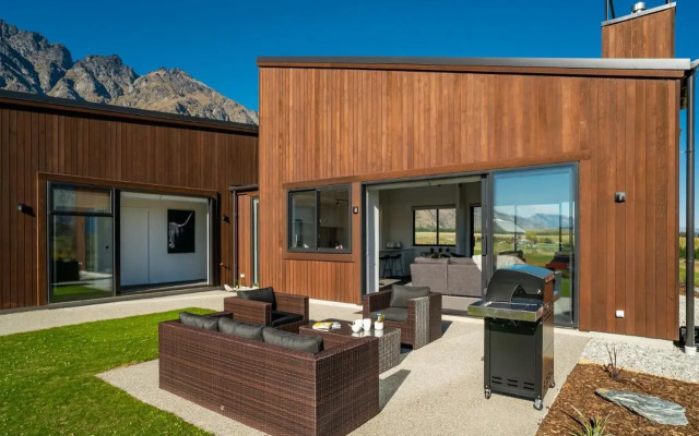 A Remarkable Stay - Jack's Point Holiday Home